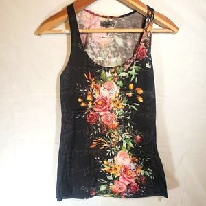 Vegas floral decorative sequinish shirt in XL.  Really cute and pretty.